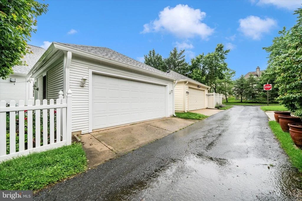Photo of 2447 MERCHANT STREET