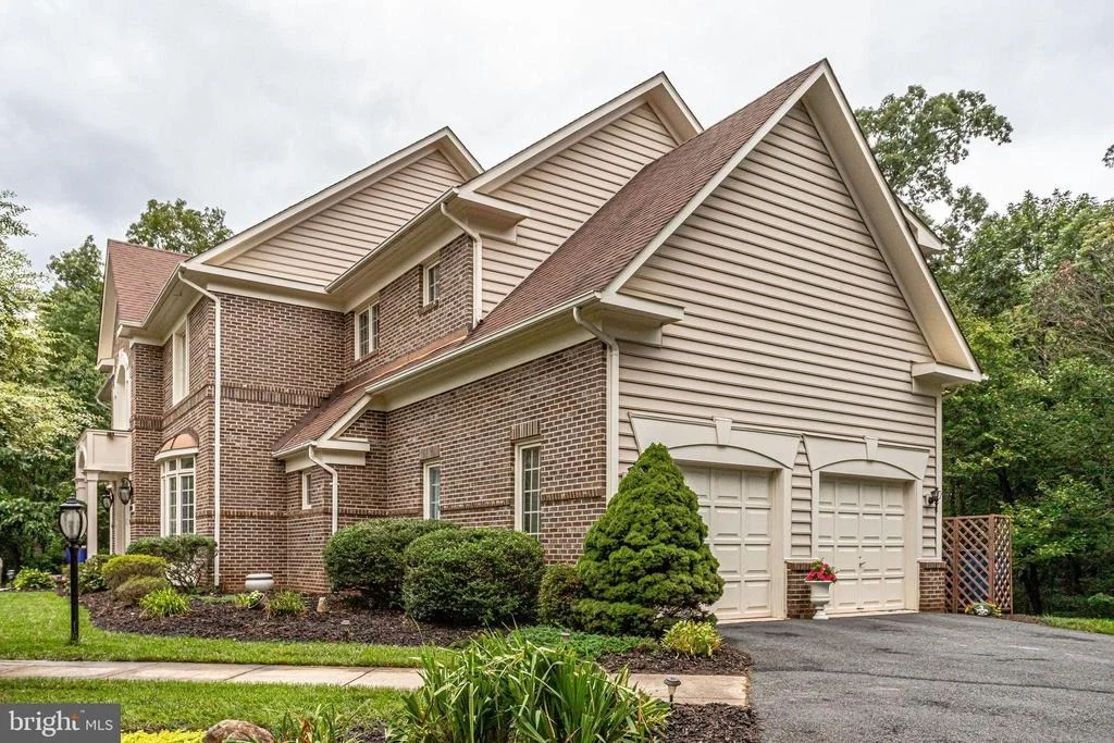 Photo of 12014 CREEKBEND DRIVE