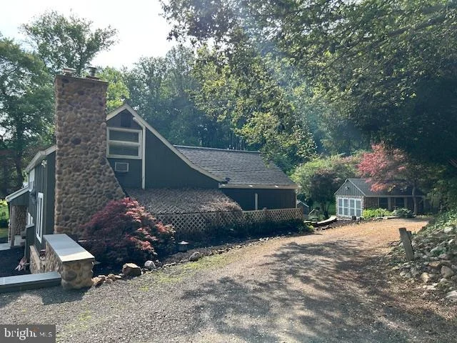 Photo of 2310 PUTNAM ROAD