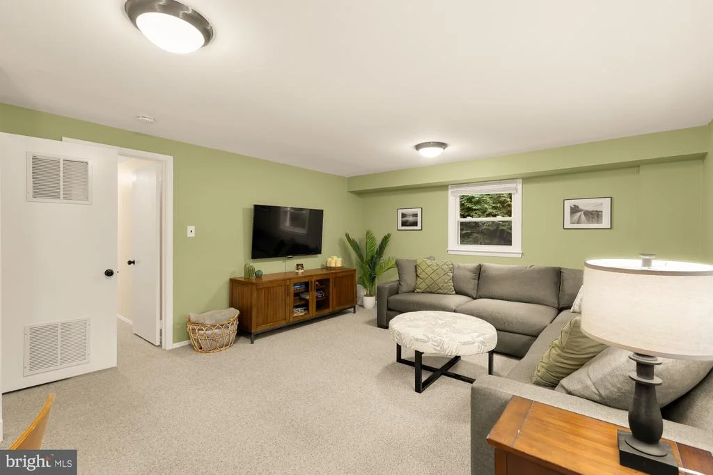 Photo of 1024 DEVERE DRIVE