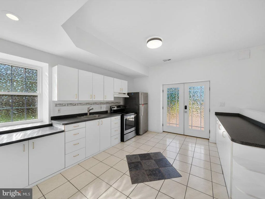 Photo of 9290 BAKER STREET