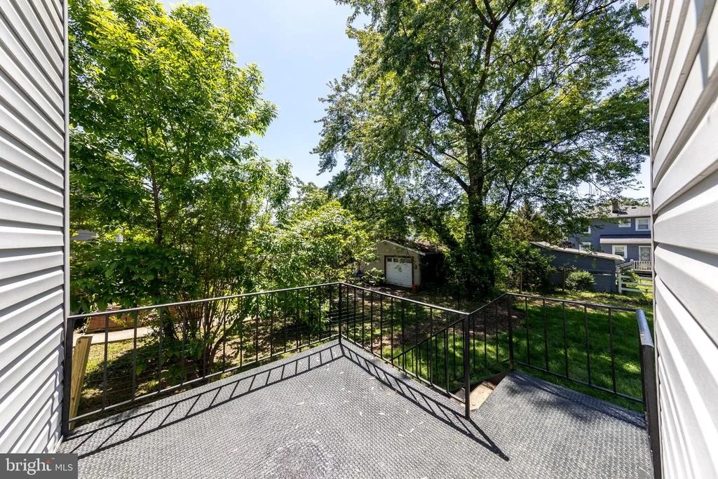 Photo of 1820 ARBUTUS AVENUE