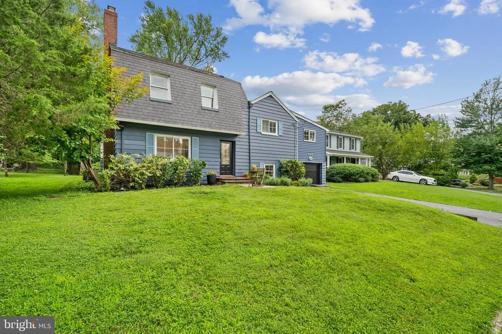 Photo of 213 PIPING ROCK DRIVE