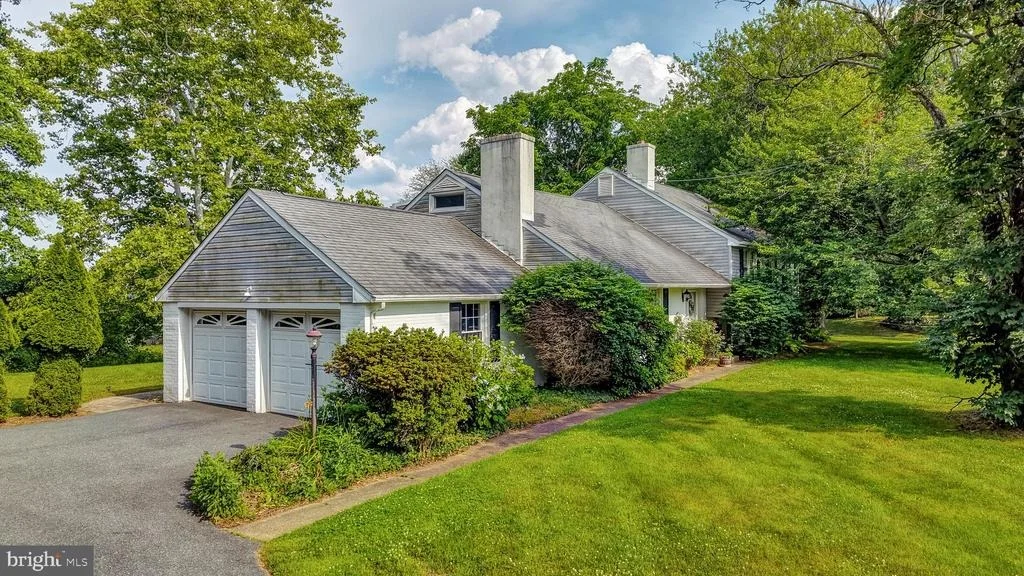 Photo of 102 MERIDEN DRIVE