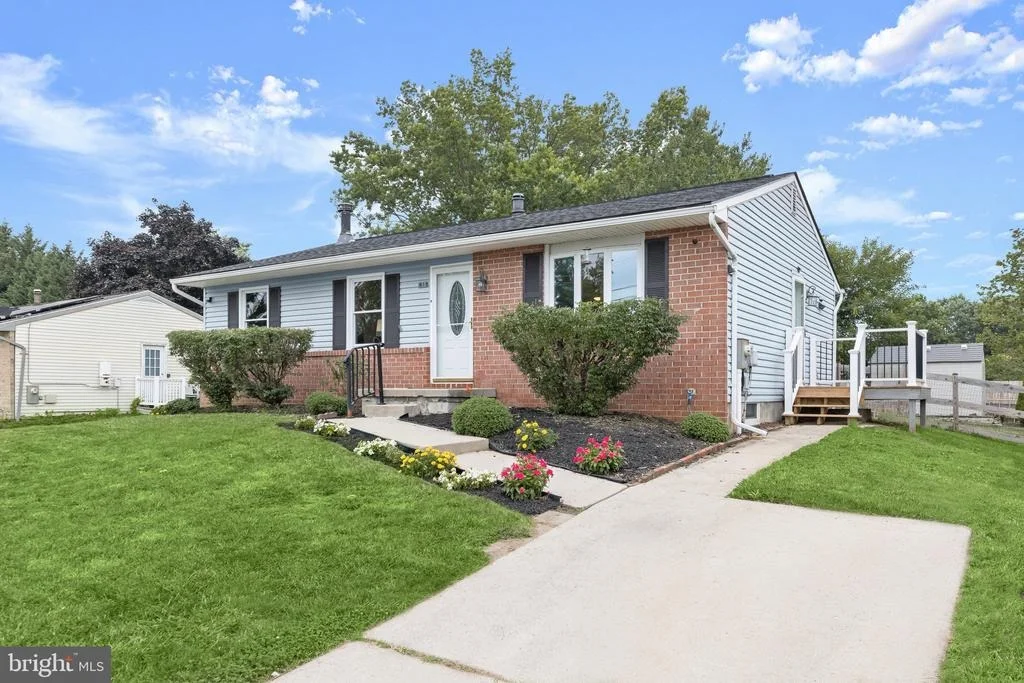Photo of 818 UNIONTOWN ROAD