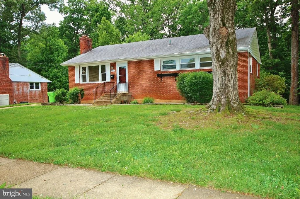 Photo of 5504 INVERCHAPEL ROAD