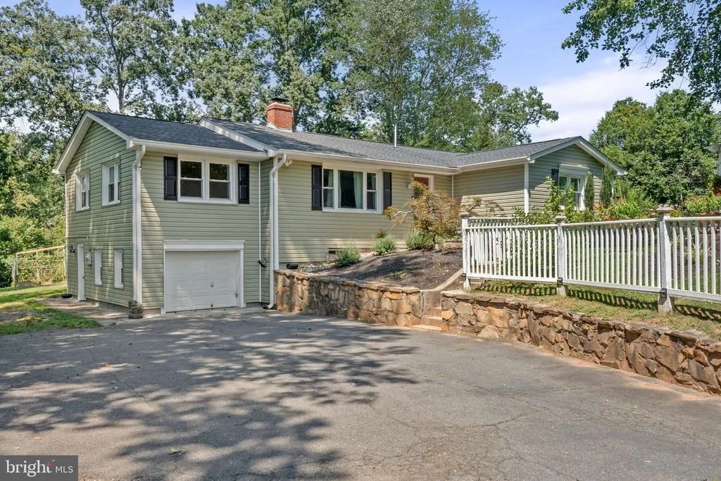 Photo of 23439 WATSON ROAD