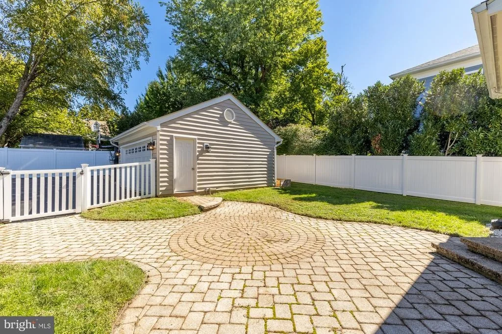 Photo of 1505 SPRING VALE AVENUE