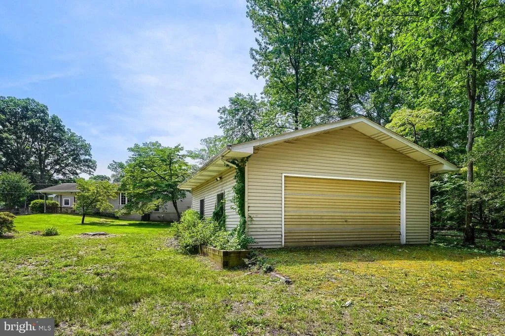 Photo of 304 PINE CIRCLE