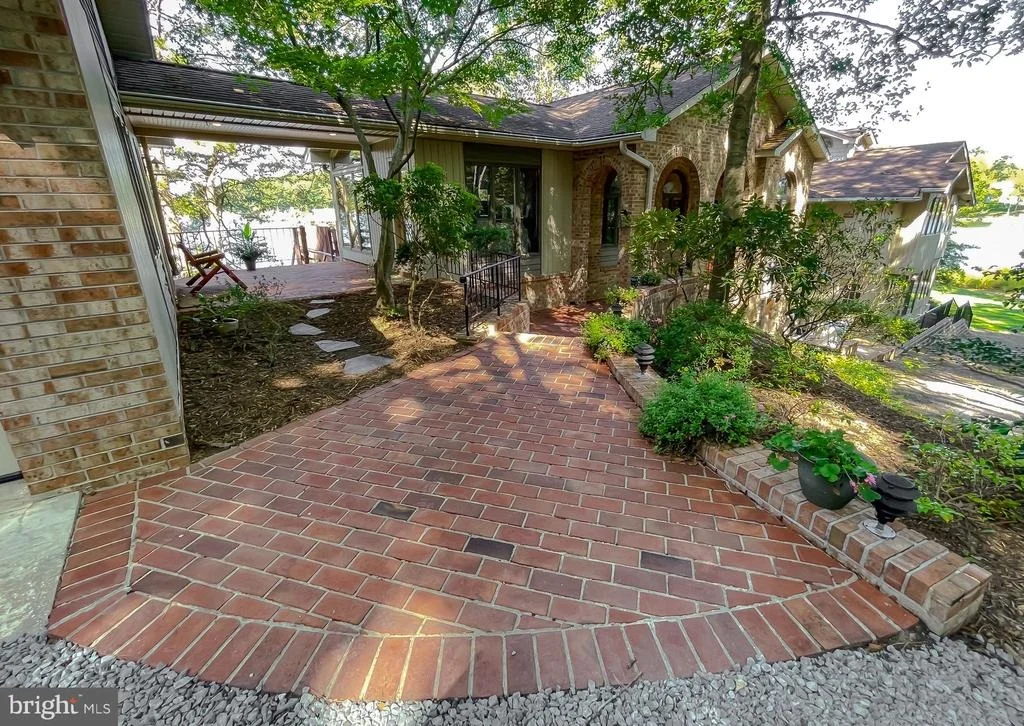 Photo of 222 HARBOR DRIVE