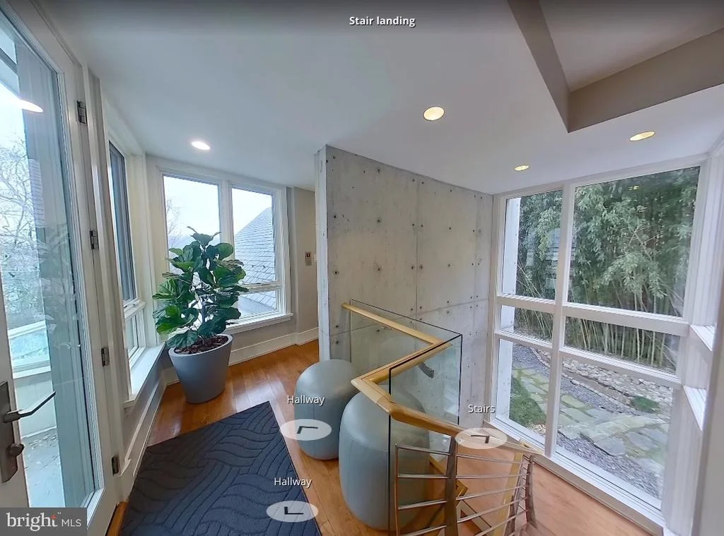 Photo of 1100 CREST LANE