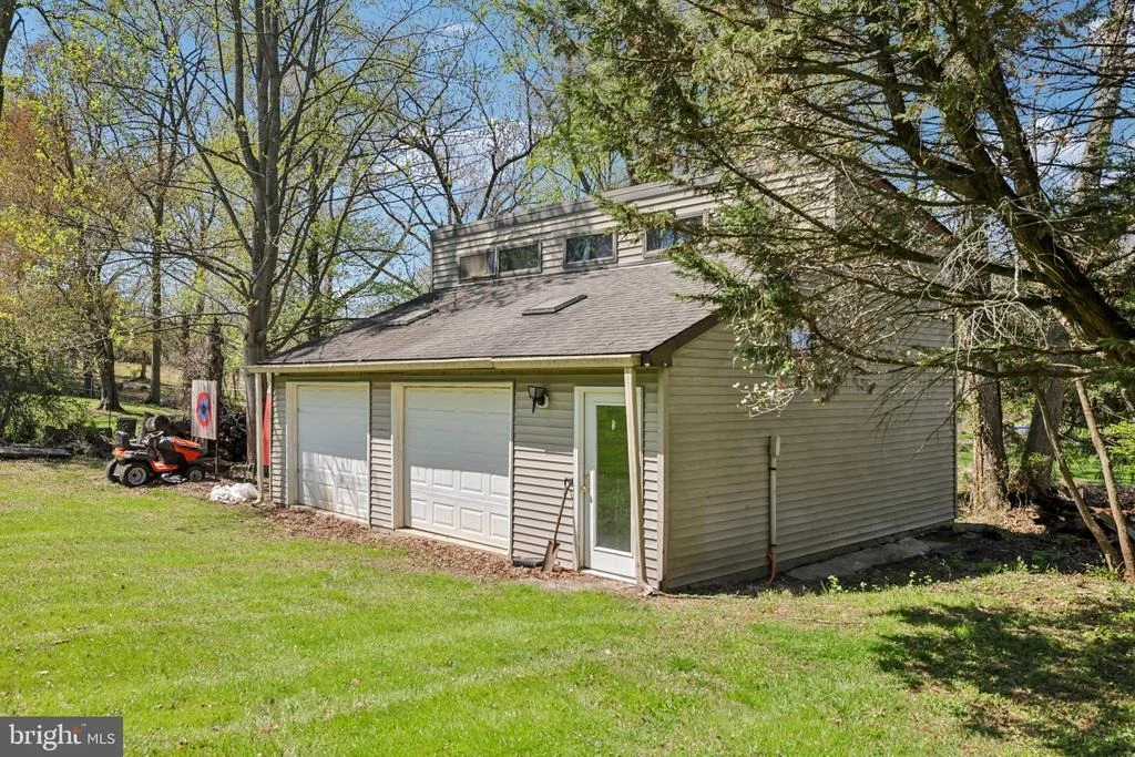Photo of 2921 DUVALL ROAD