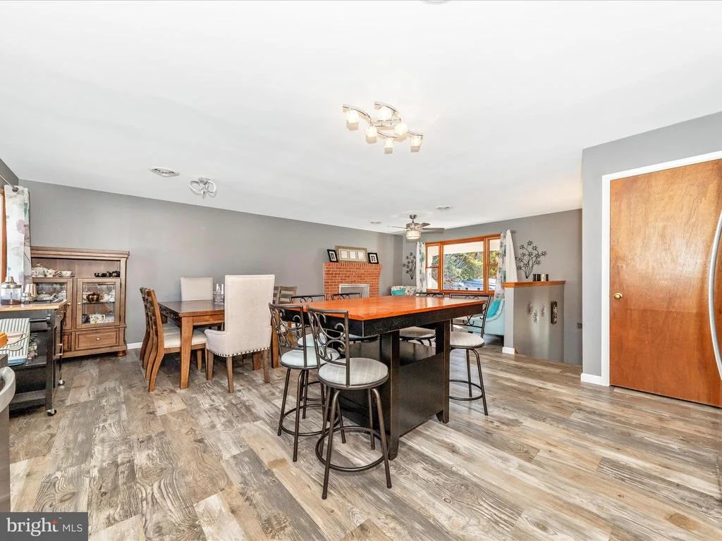 Photo of 9242 OAK TREE CIRCLE