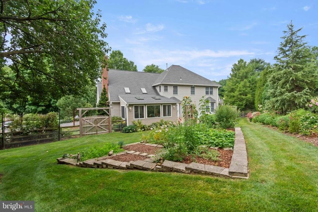 Photo of 2874 TALBERT ROAD