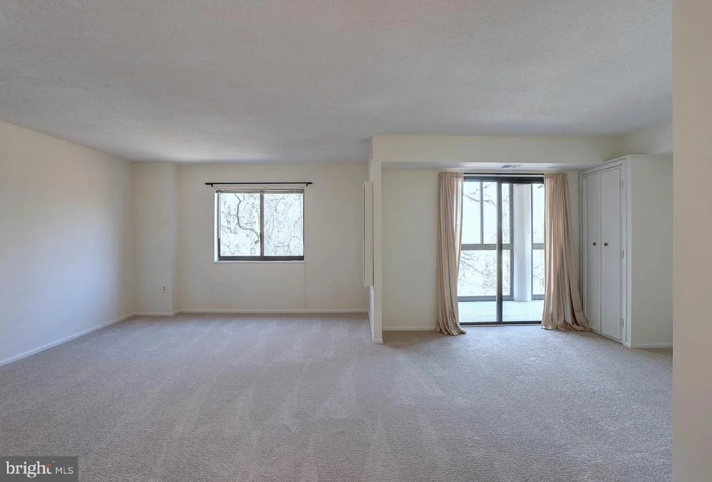 Photo of Unit 3826 at 15115 INTERLACHEN DRIVE