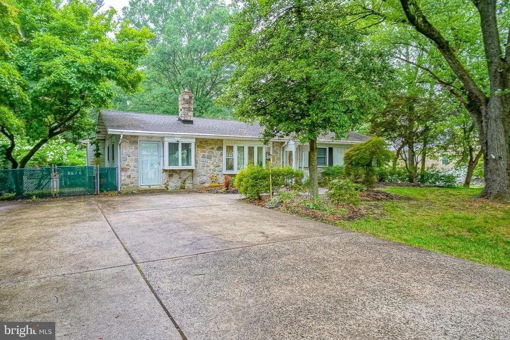Photo of 2313 BRANCH PIKE