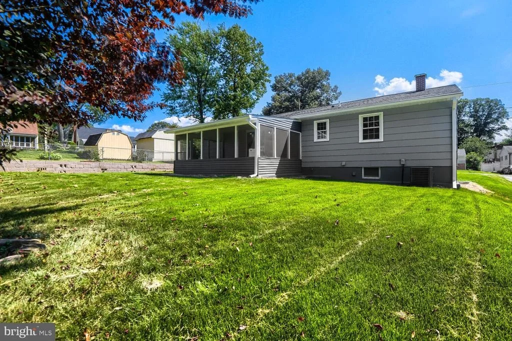 Photo of 696 W MAPLE ROAD