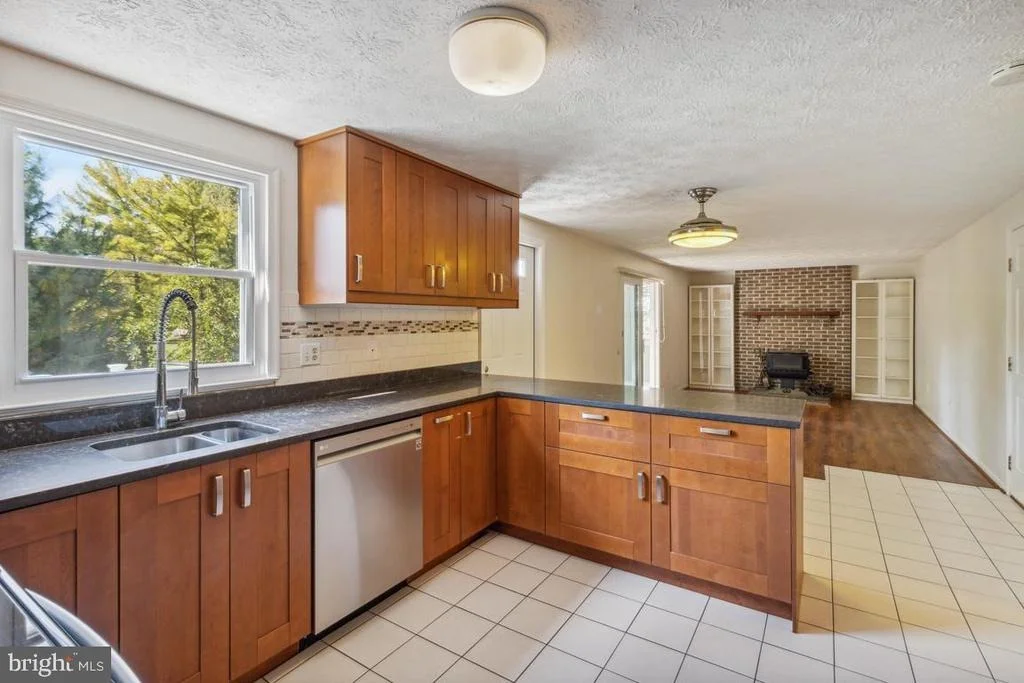 Photo of 8032 RED JACKET WAY