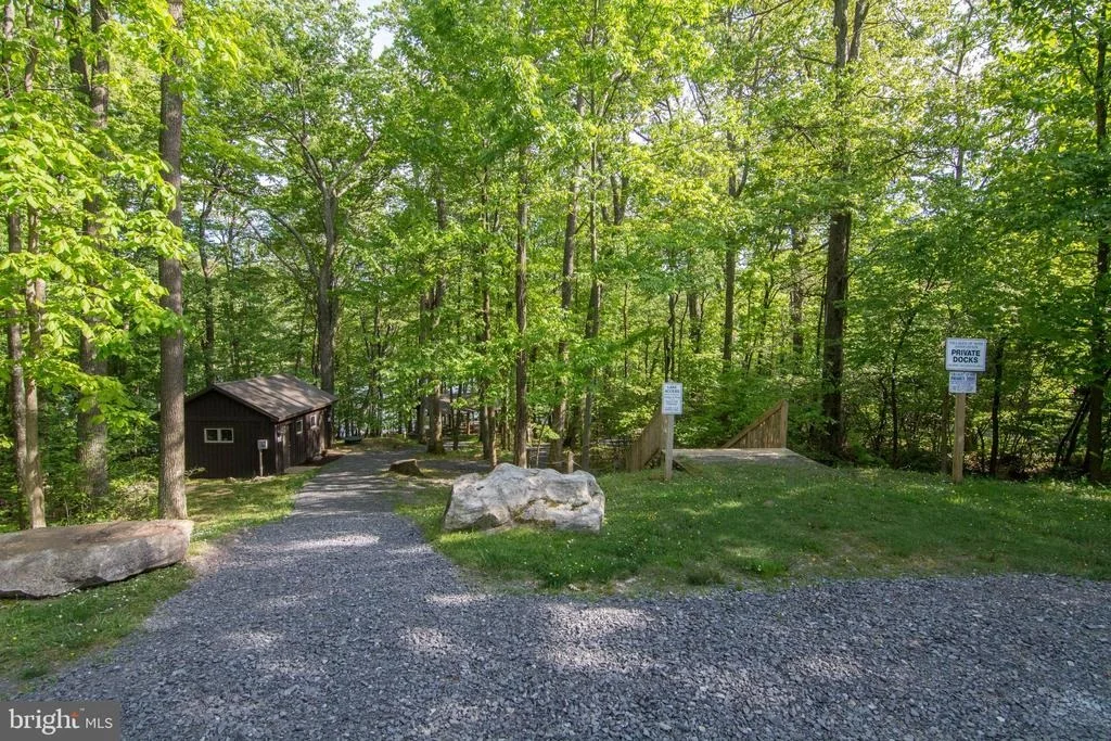 Photo of 84 MOUNTAINTOP ROAD