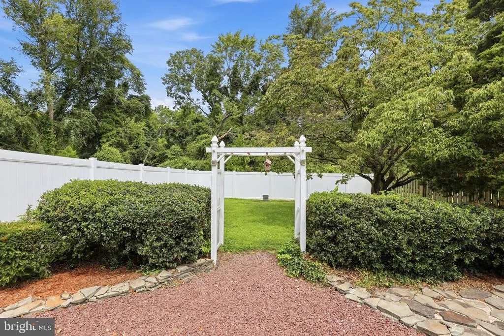 Photo of 101 N FAIRFIELD DRIVE