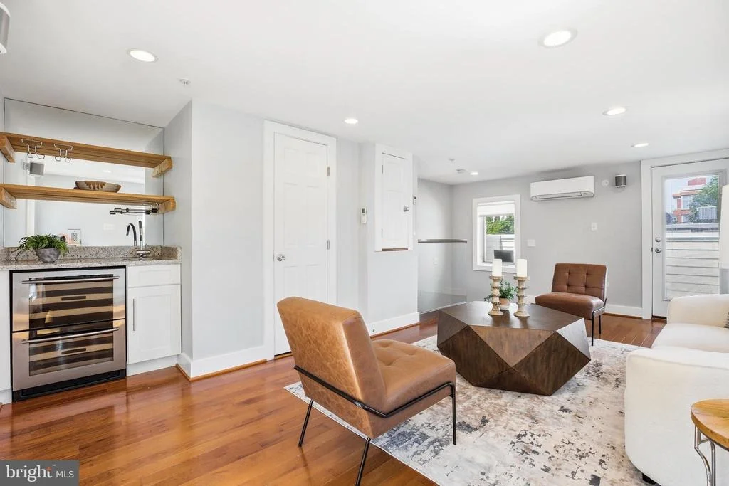 Photo of 915 3RD STREET NE