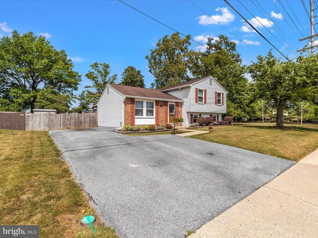 Photo of 1303 BUTTERFLY LANE