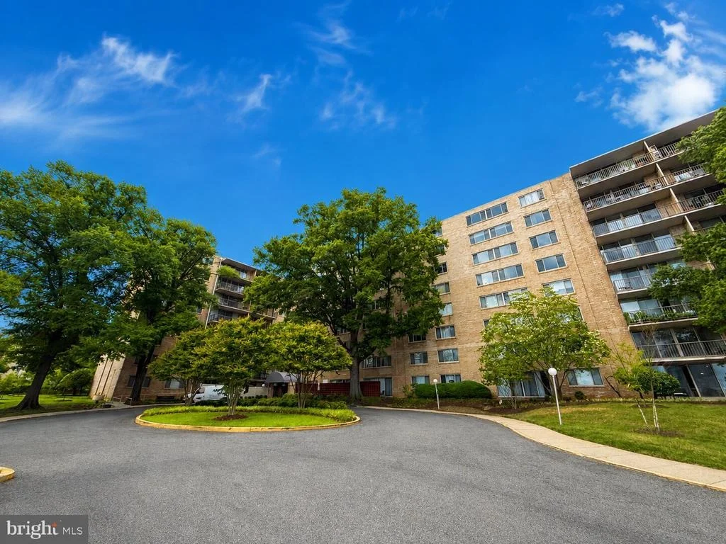 Photo of Unit 708 at 4410 OGLETHORPE STREET