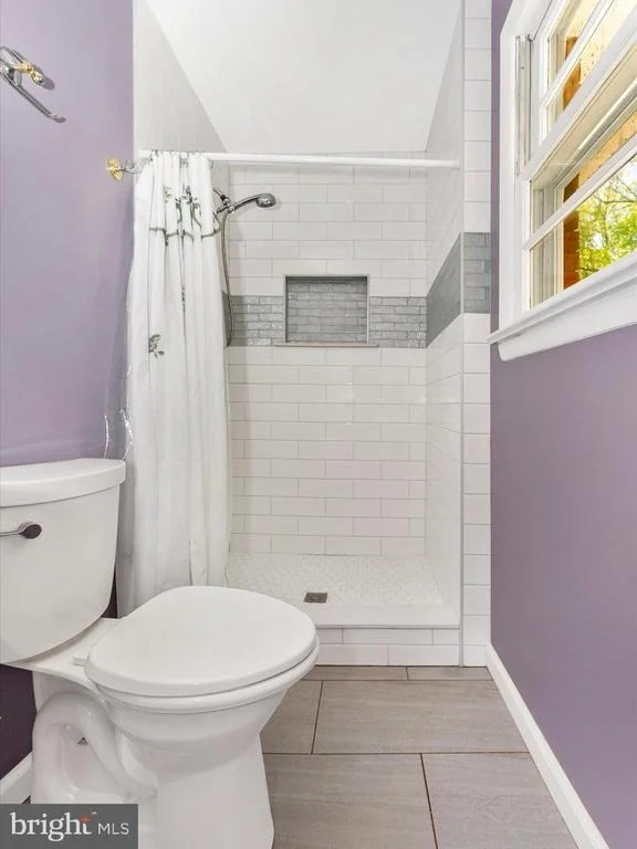 Photo of 2833 RODERICK ROAD