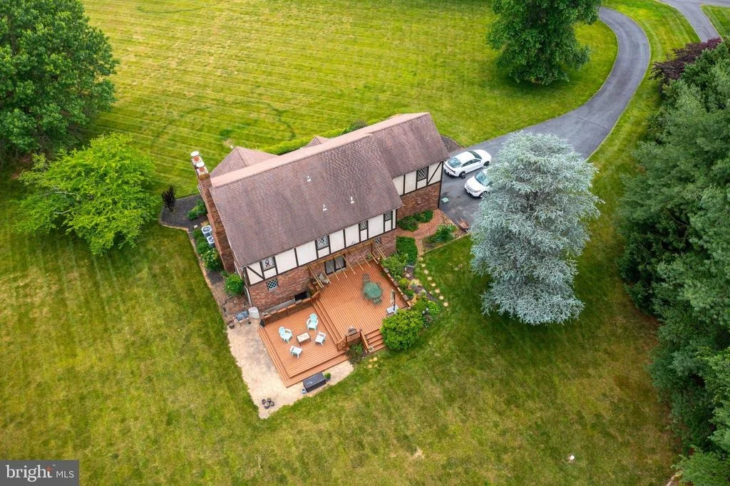Photo of 2300 KINGS ARMS DRIVE