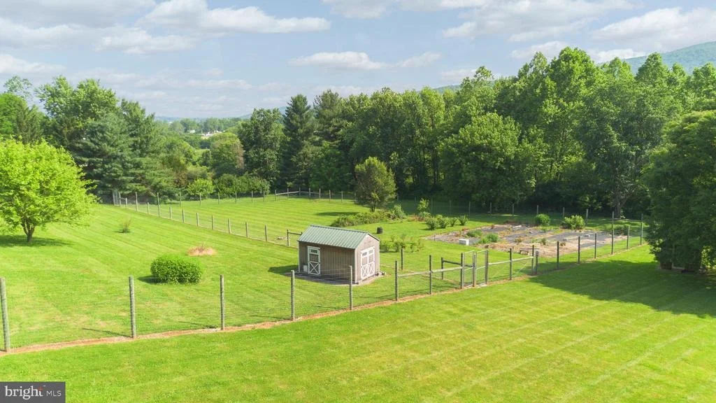 Photo of 8613 HOLLOW ROAD