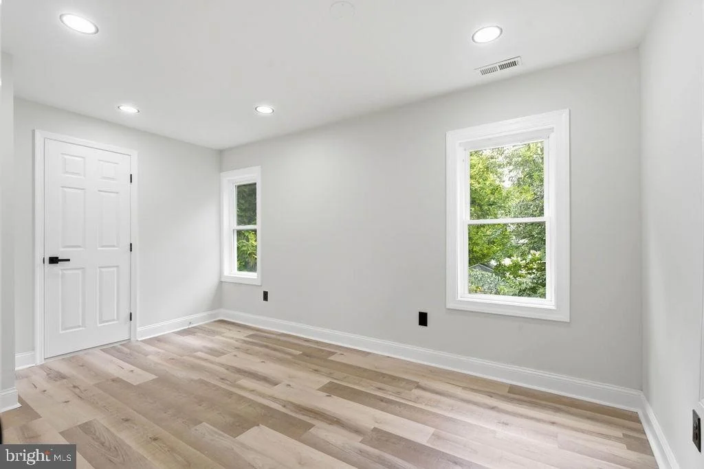 Photo of 5807 DADE STREET