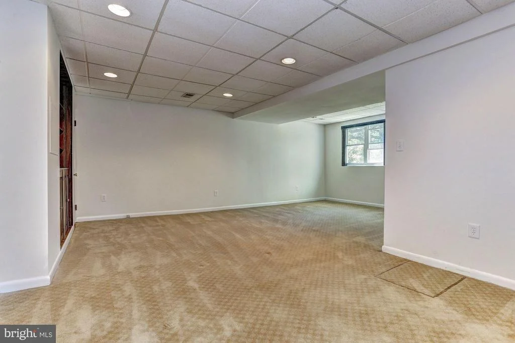 Photo of 18312 QUEEN ELIZABETH DRIVE