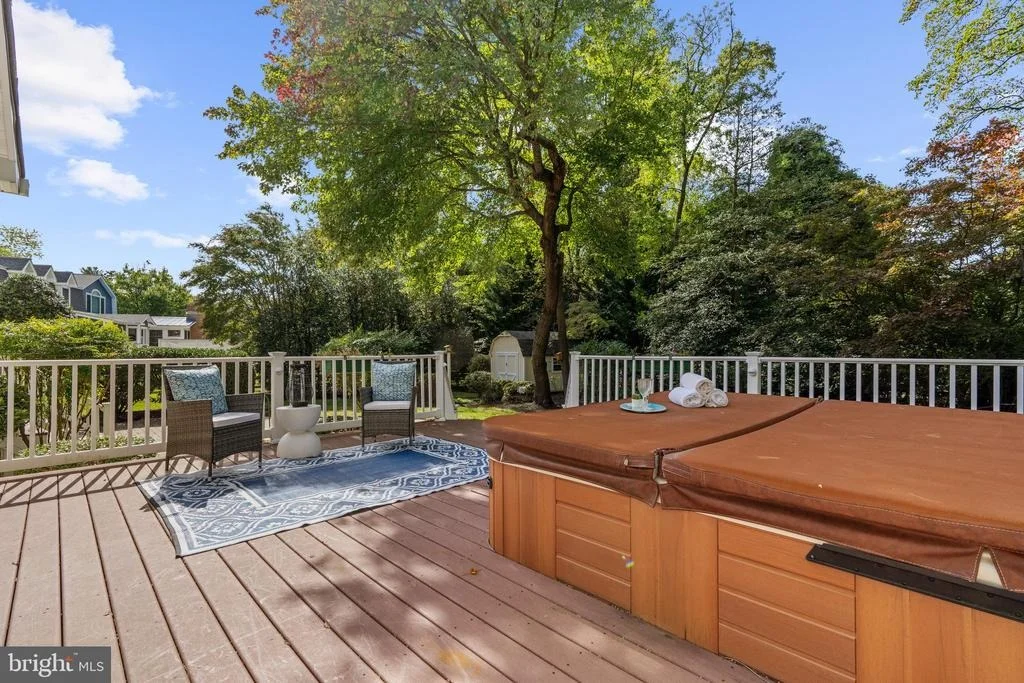 Photo of 668 WHITE SWAN DRIVE