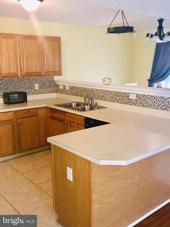 Photo of 668 WARREN DRIVE