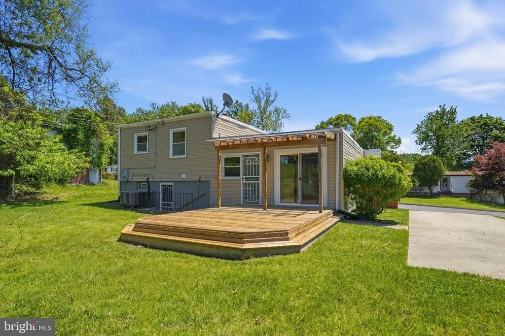 Photo of 1004 FLAGTREE LANE