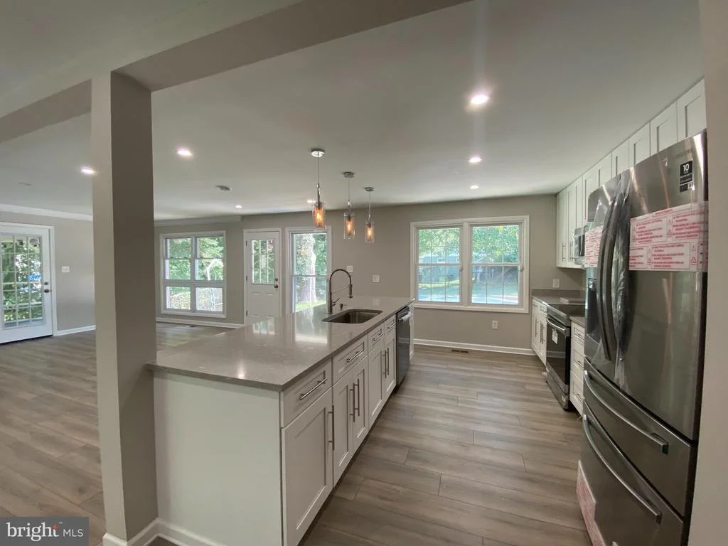 Photo of 6002 MIDDLETON LANE