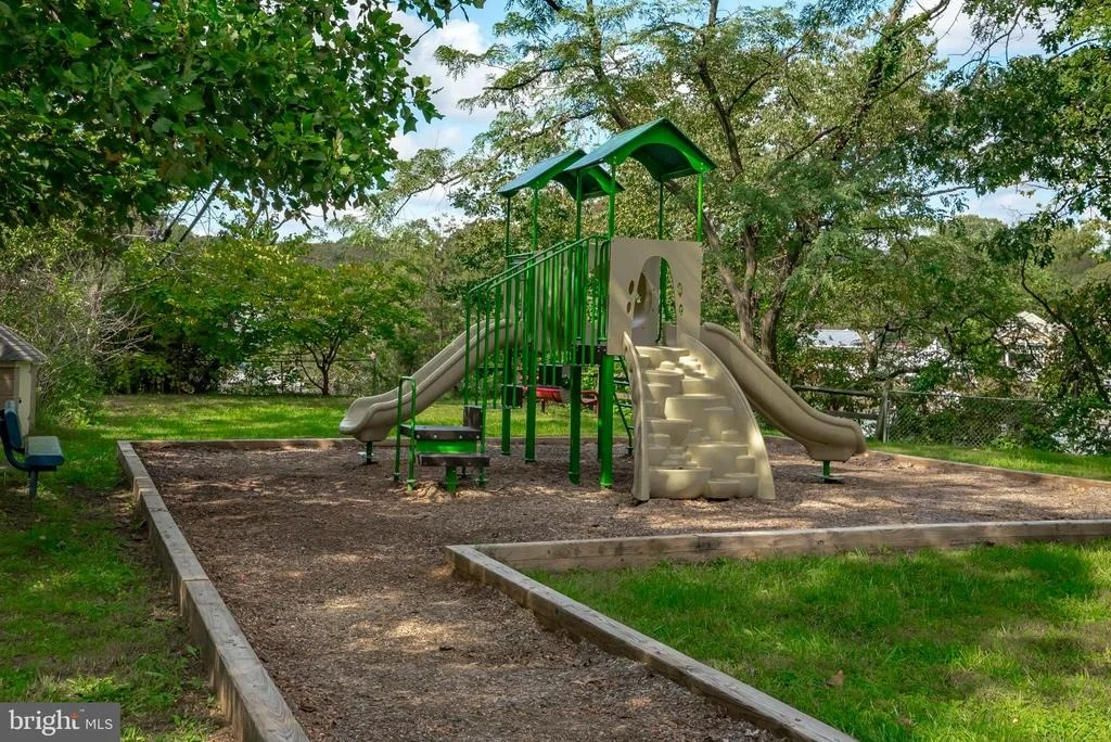 Photo of 970 HIGHPOINT DRIVE