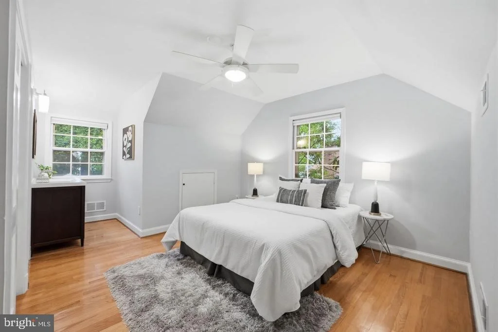 Photo of 5910 OVERLEA ROAD