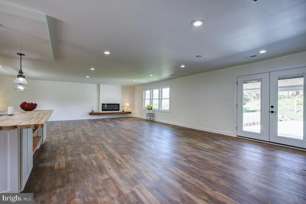 Photo of 8022 BOLIVAR ROAD