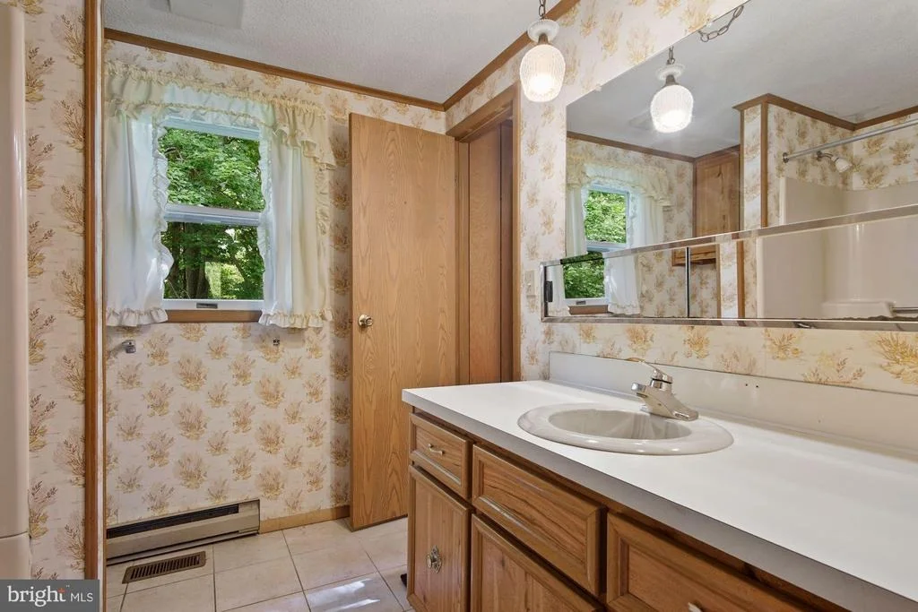 Photo of 1437 HARDING LANE