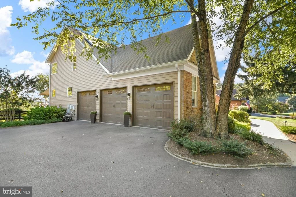 Photo of 4606 MOCKINGBIRD LANE