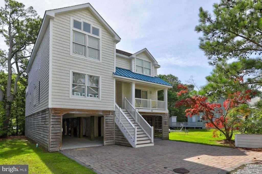 Photo of 648 TINGLE AVENUE