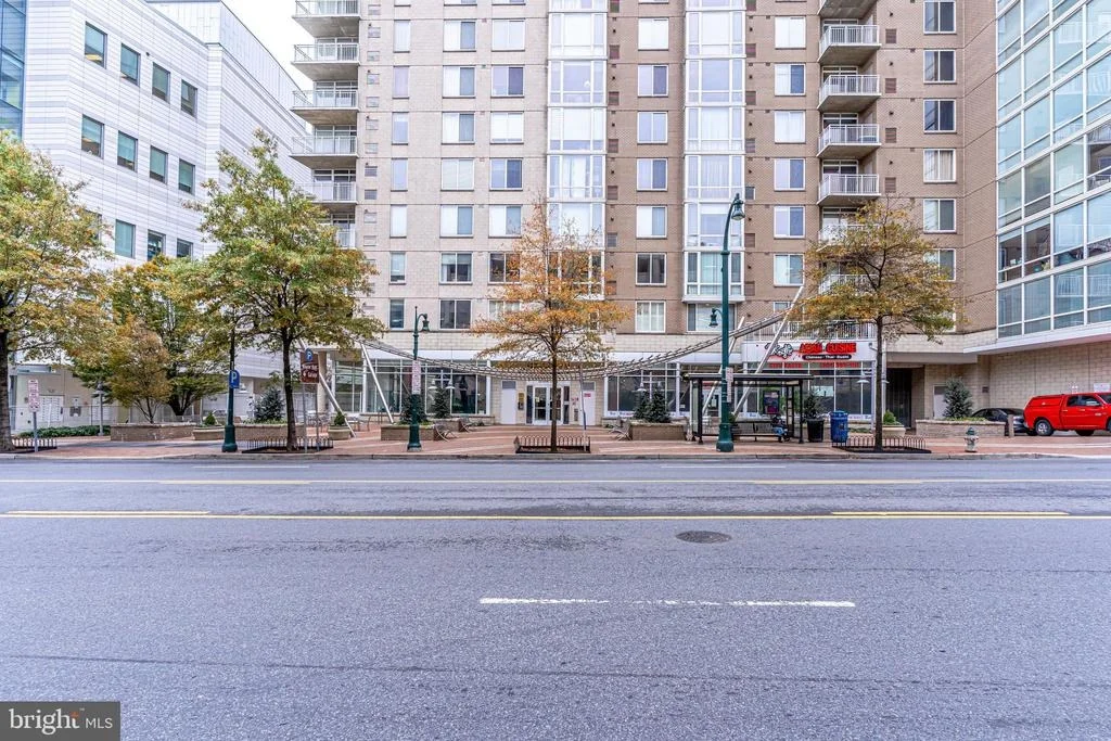 Photo of Unit 402 at 930 WAYNE AVENUE