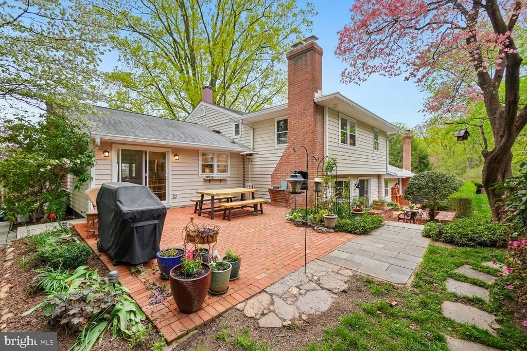 Photo of 7516 OAKMONT DRIVE