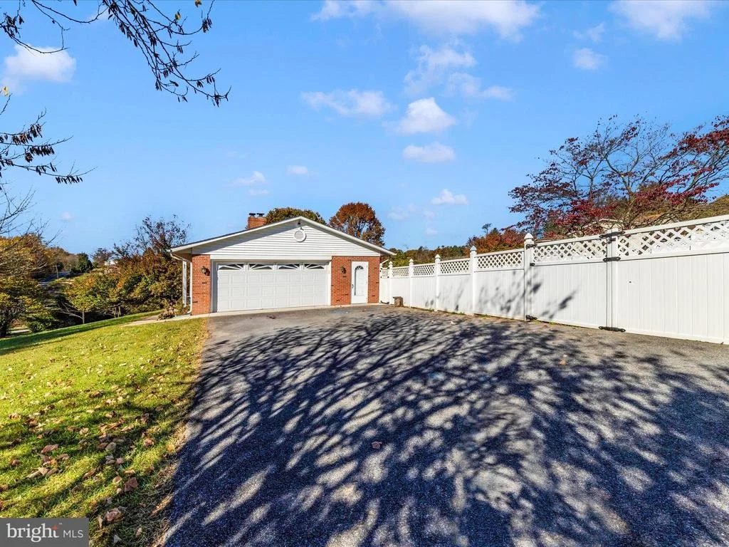 Photo of 9242 OAK TREE CIRCLE