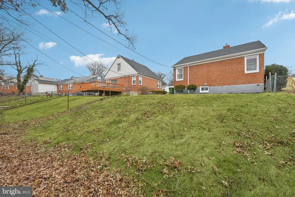 Photo of 4902 GILRAY DRIVE