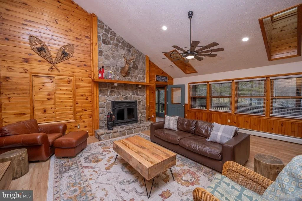 Photo of 526 GLEANINGS DRIVE