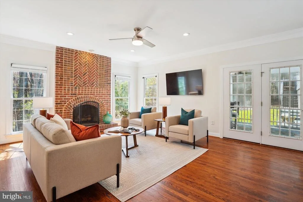 Photo of 302 TSCHIFFELY SQUARE ROAD