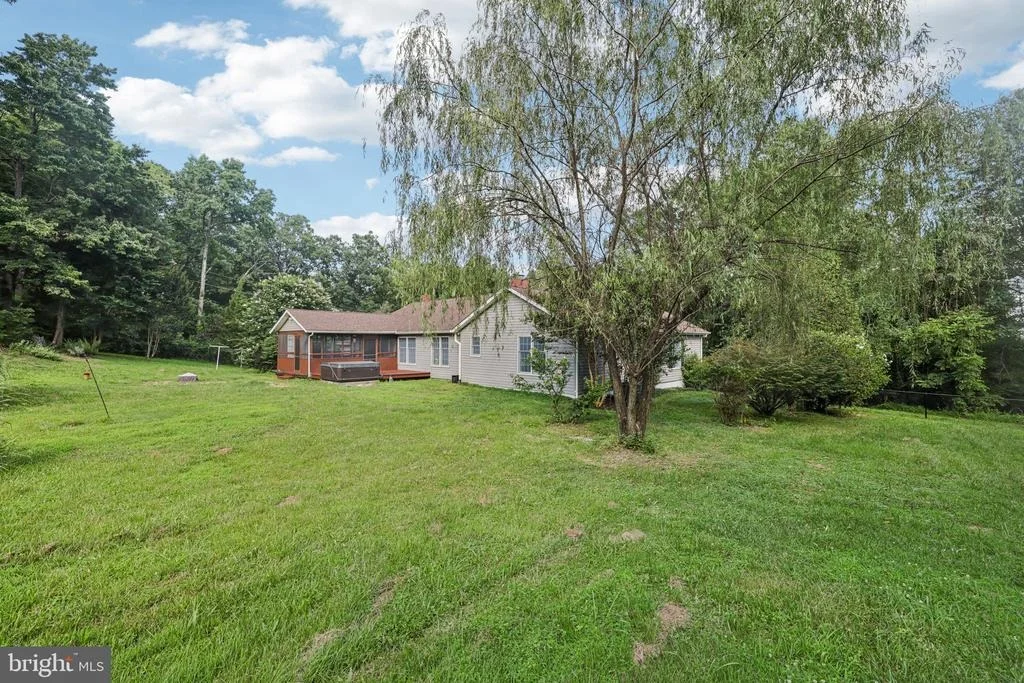 Photo of 7584 CARLIN ROAD