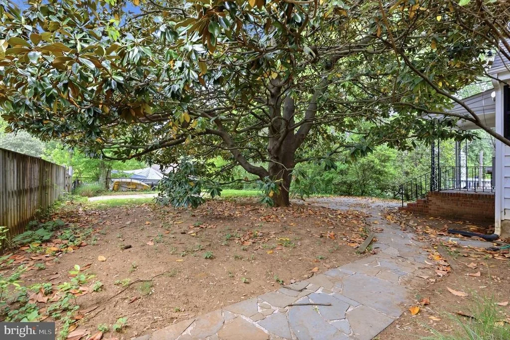 Photo of 411 LUDLOW ROAD